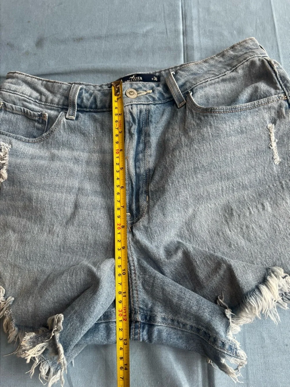 Hollister Ultra High Rise Mom Shorts 5” Sz  30/10 Light Wash Frayed Hem - Picture 4 of 8
